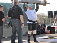 strongman-201200140