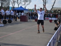 strongman-201200044