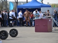 strongman-201200091