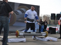 strongman-201200106