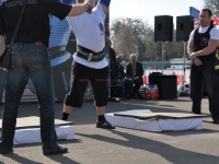 strongman-201200145