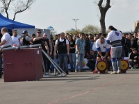 strongman-201200184