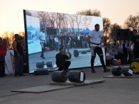 strongman-end-2012023